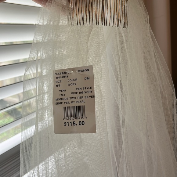 New Ivory Wedding Veil. - Picture 3 of 5
